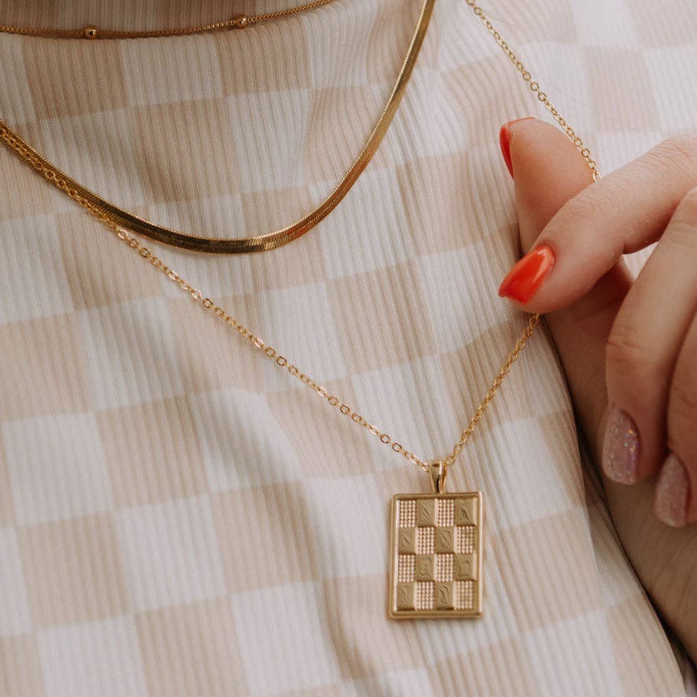 Checkered Necklace in Gold zoomed view