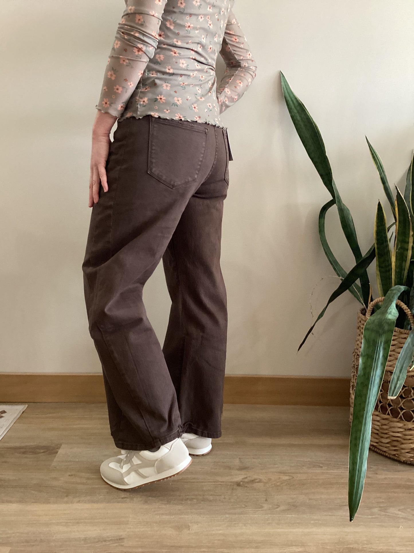 Vervet Brown Ankle Barrel Jeans